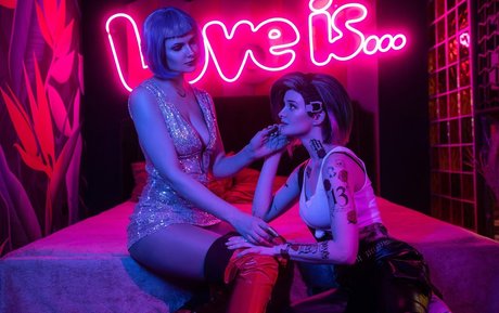 金髪の筋肉オンリーファンズ ホットセックス 写真