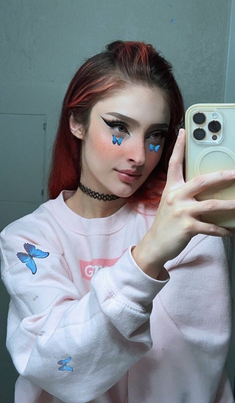 巨乳で痩せているオンリーファンズ ポルノ 写真