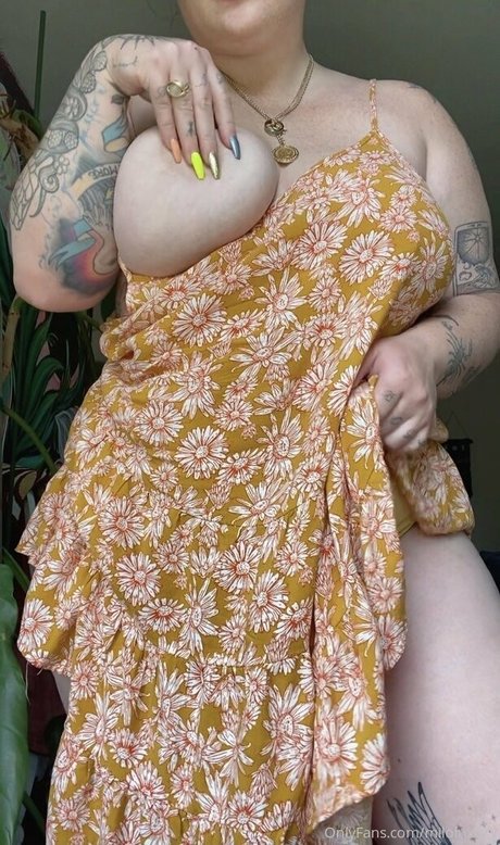 巨尻オンリーファン セクシーヌード ギャラリー