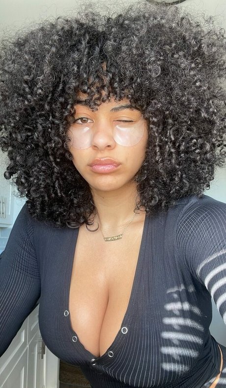 スキニーモデルオンリーファンズ 限定 写真