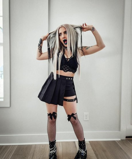 ビーチオンリーファン セクシーヌード 画像