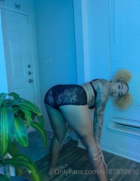 ぽっちゃりラテン系オンリーファンズ 裸 写真