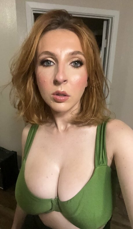 巨乳ランジェリーオンリーファンズ 無料ヌード 写真