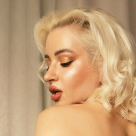 黒人女性のオンリーファンズ ヌード ギャラリー