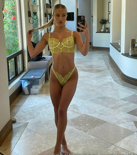 赤毛の痩せたオンリーファンズ ホット 写真