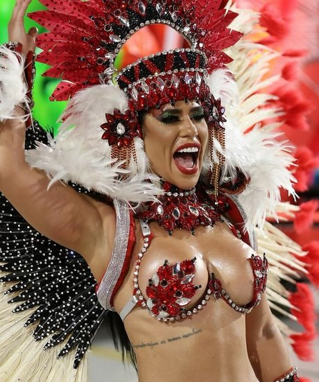 ティットファックオンリーファンズ 無料 写真