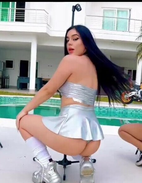 Bella Angel Dezoitou 無料のポルノスター 写真