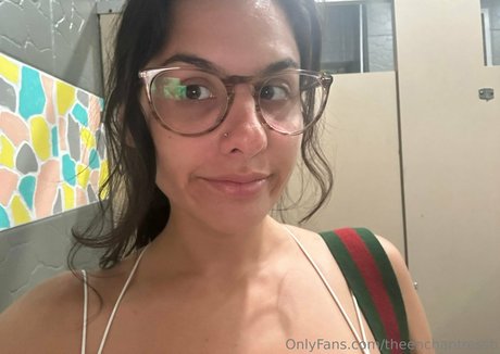 デカ尻ティーンオンリーファンズ ホット 画像