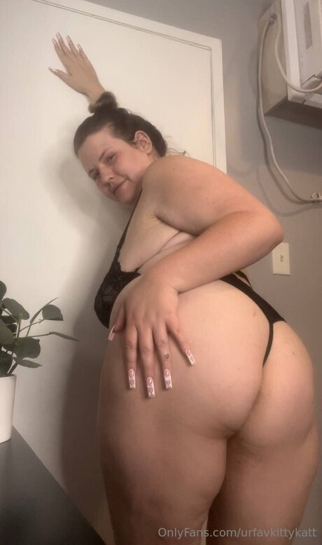 urfavkittykatt エロティック女優 写真