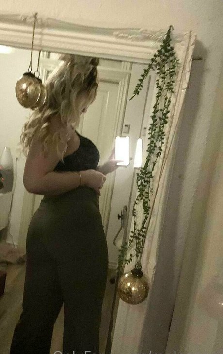 realnanna ヌードのポルノスター ギャラリー