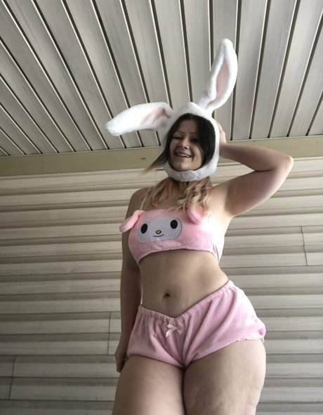 教室オンリーファン セクシー裸 画像