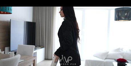 ブラジャーオンリーファンズ 美しいヌード ギャラリー