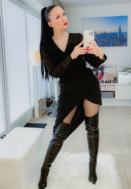 ランジェリーヌードオンリーファンズ ホット ギャラリー