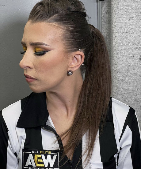 曲線美のランジェリーオンリーファンズ セックス 写真