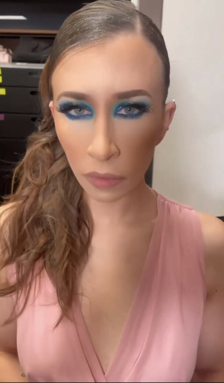 Aubrey Edwards エロティックモデル アーカイブ