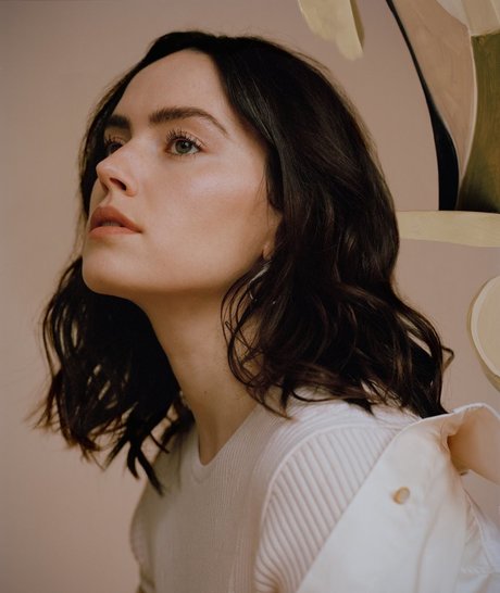 Daisy Ridley ホットなポルノスター 写真