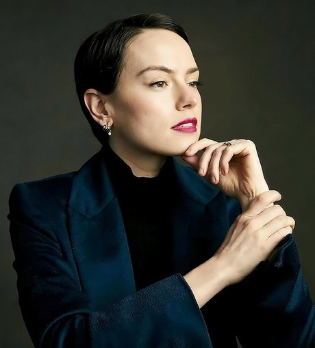 ヌード自撮りオンリーファンズ ポルノグラフィック 写真