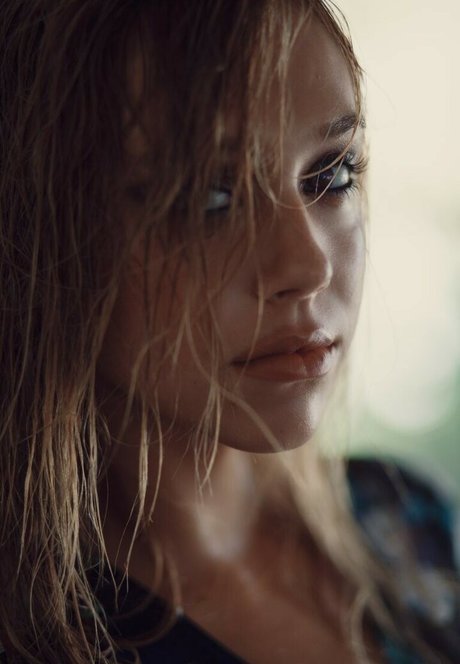 Alexis Ren モデル 画像