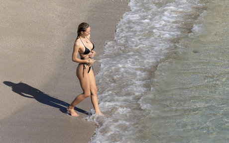 Alexis Ren ホットなモデル 画像