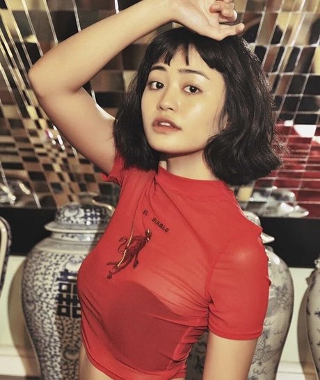 小柄な足オンリーファンズ エロチック 写真