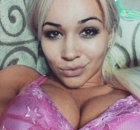 ブロンドのお尻オンリーファンズ セクシーヌード 写真