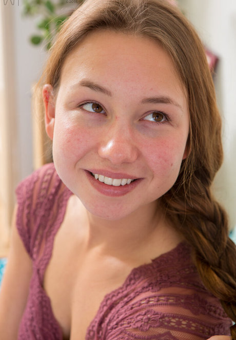 ぽっちゃりブロンドのオンリーファンズ ヌード 写真