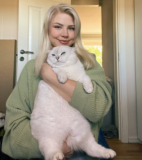 ぽっちゃりティーンオンリーファンズ セクシーヌード アーカイブ