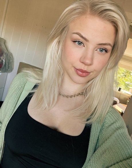 巨尻熟女オンリーファンズ 美しいヌード 画像