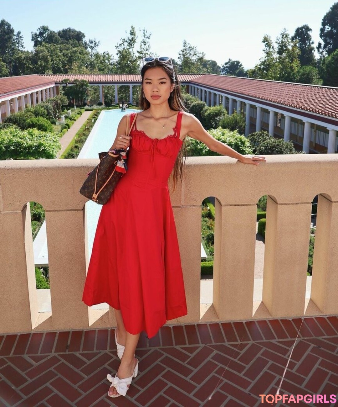 巨乳で痩せているオンリーファンズ ポルノ 写真