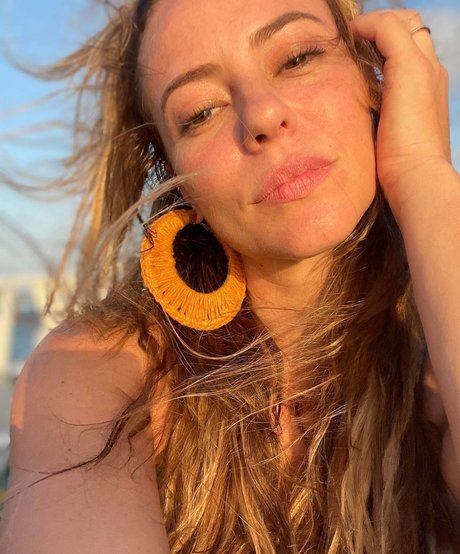 Paolla Oliveira エロティックなモデル 写真