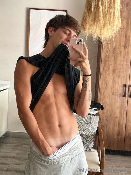 Leeosex 無料モデル 写真