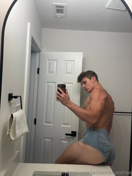 Jacksonskatefree ポルノモデル 写真
