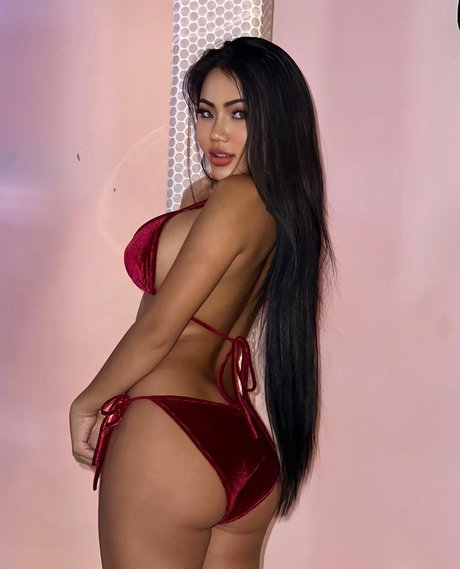 パイズリ オンリーファンズ xxx 写真