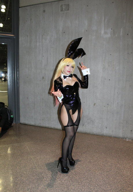 オイルを塗った巨乳オンリーファンズ ポルノグラフィック ギャラリー