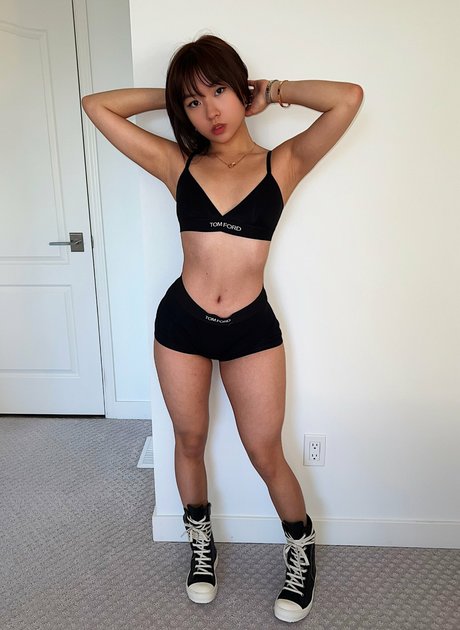 Bapebaee ポルノモデル 画像