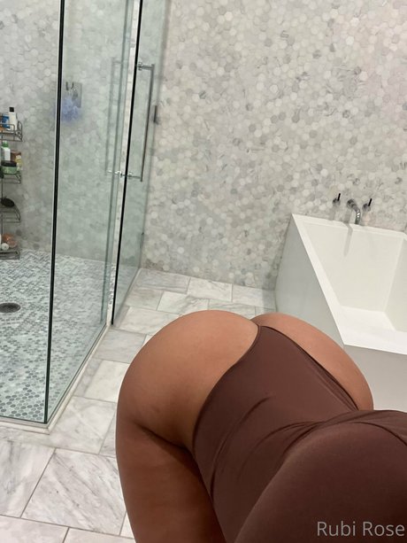 陸軍の熟女オンリーファンズ 可愛い 画像