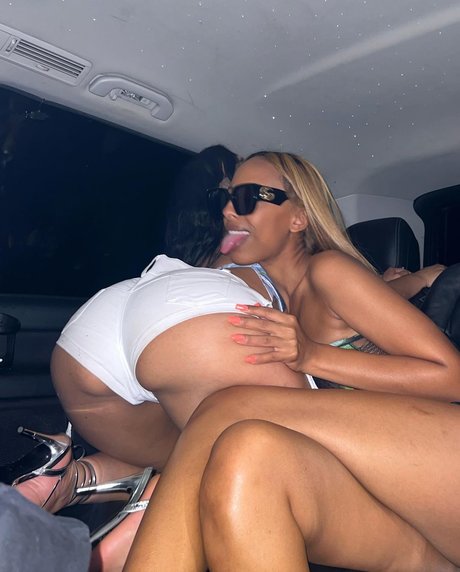 曲線美の女の子オンリーファンズ 無料裸 アーカイブ