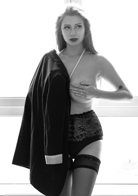 熟女オナニーオンリーファンズ 美しいヌード ギャラリー