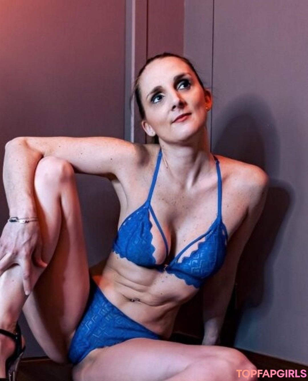 Hinatou アダルトモデル 画像