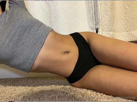 Kinsley Wyatt 完璧なスター ギャラリー