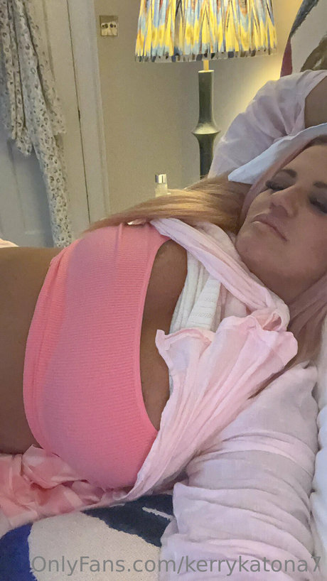 Kerry Katona スター 裸 写真