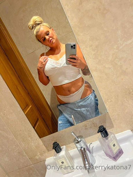 Kerry Katona 裸モデル 写真