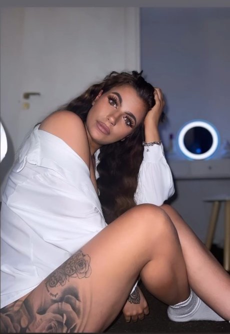 Megann22 ポルノスター 素敵 画像