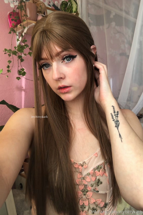 FeyaFern 無料のポルノスター アーカイブ