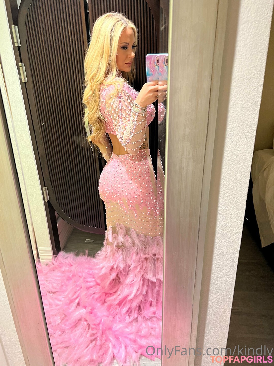 Kindly Myers トップスター アーカイブ