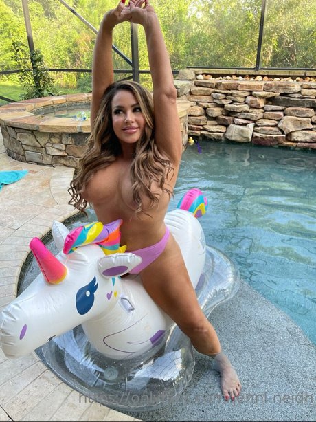 Jenni Neidhart ヌード女優 写真