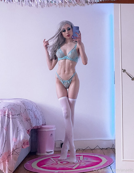 ウェイトレスオンリーファンズ トップ 画像