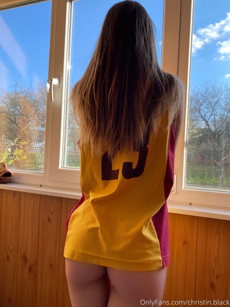 パンツを食い込ませるオンリーファンズ ホットヌード 画像