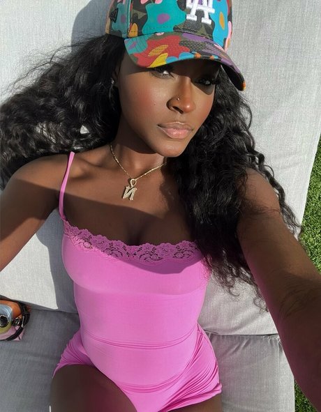 指マン 潮吹き オンリーファンズ 無料アダルト アーカイブ