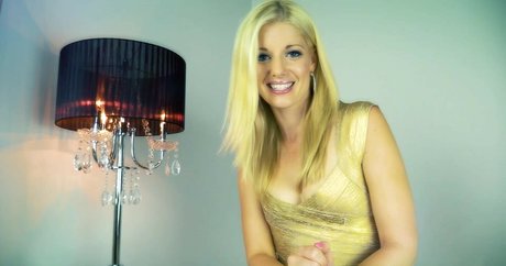 Charlotte Stokely ポルノスター 独占 アーカイブ